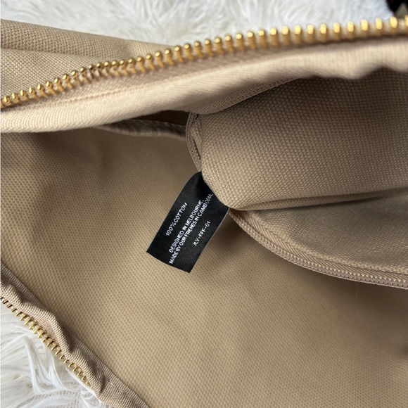 JULY Everyday Crescent Bag 🤍 - Picture 10 of 16